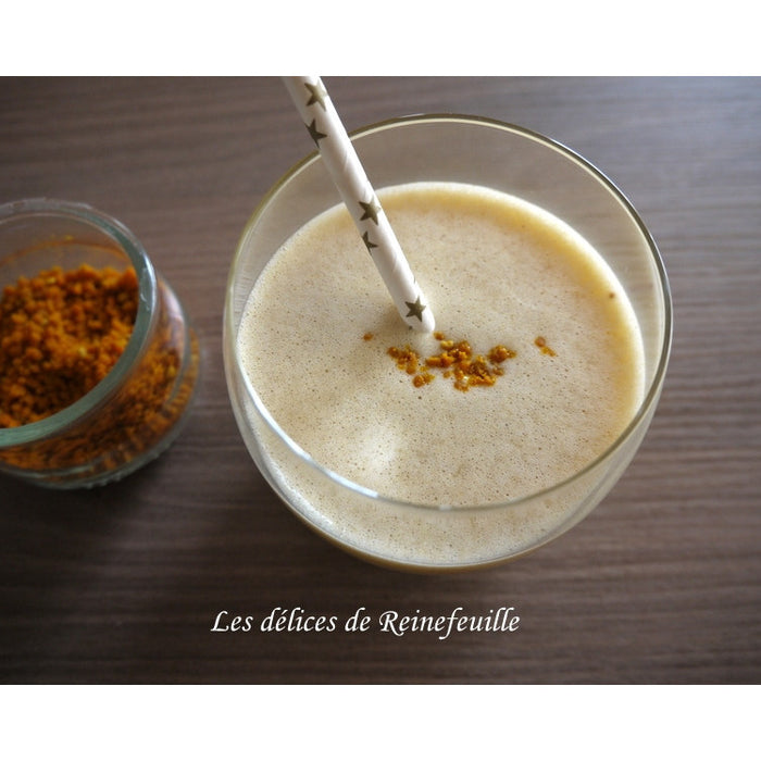 Un délicieux Milk shake banane, cannelle et pollen frais