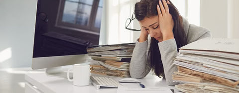 Le stress et les douleurs thoraciques - causes, symptômes et traitement du stress intense